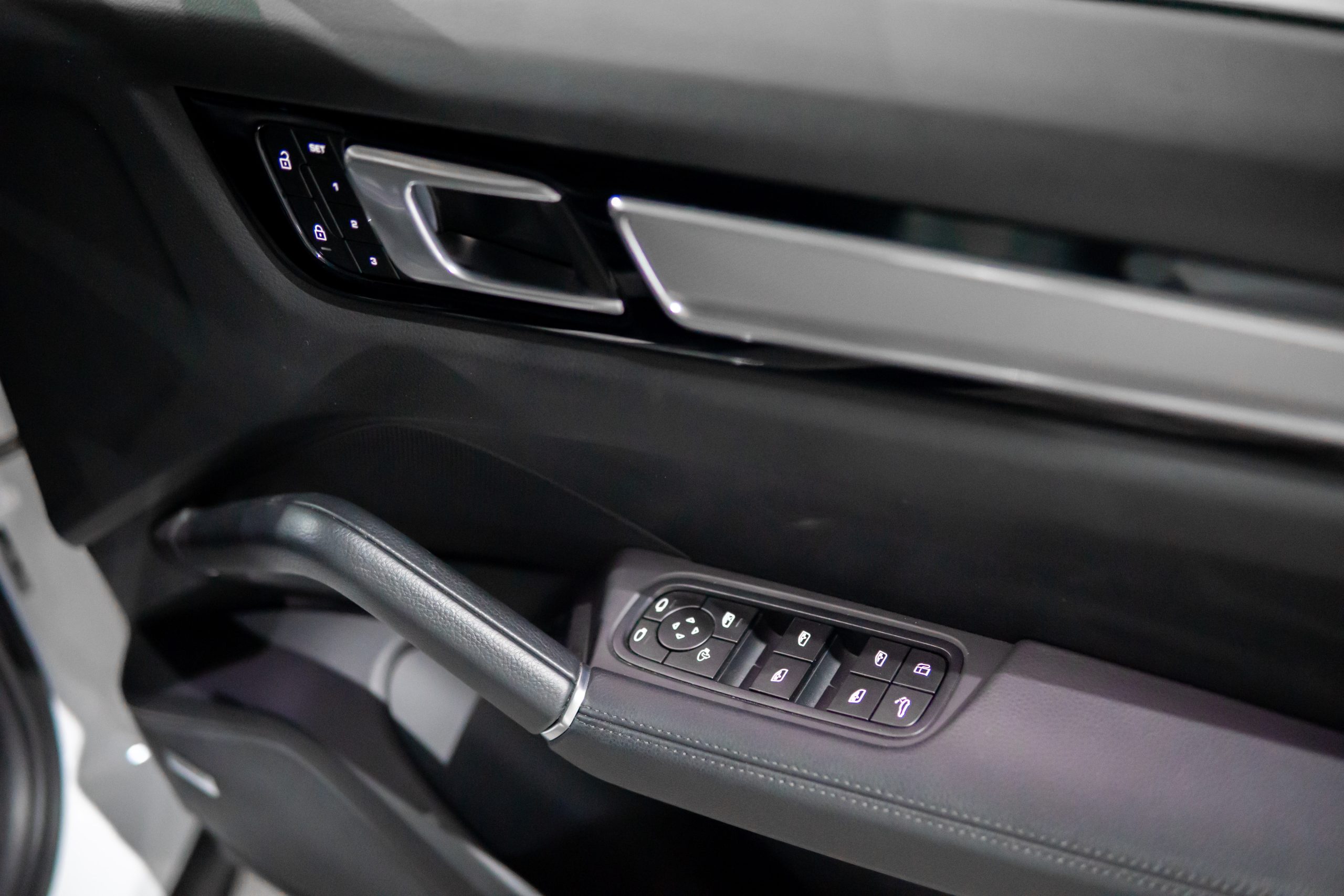 Porsche Cayenne E-Hybrid  Coupe Platinum Edition